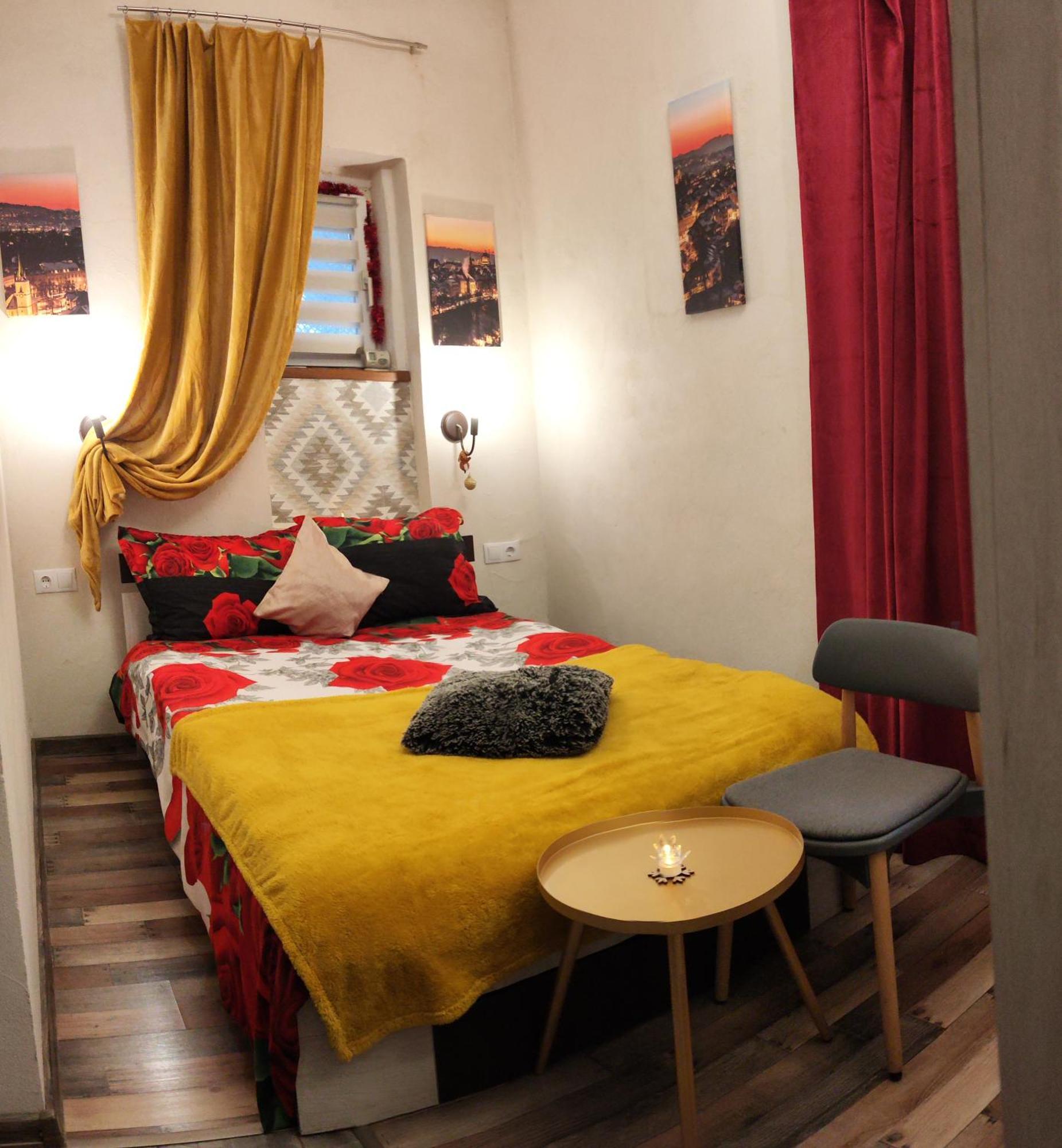 Old City Romantic Studio Braşov Værelse billede